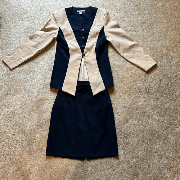 Vintage Amanda Smith Navy/Tan Skirt and Jacket Suit. Size 6 Petite. - Picture 1 of 10